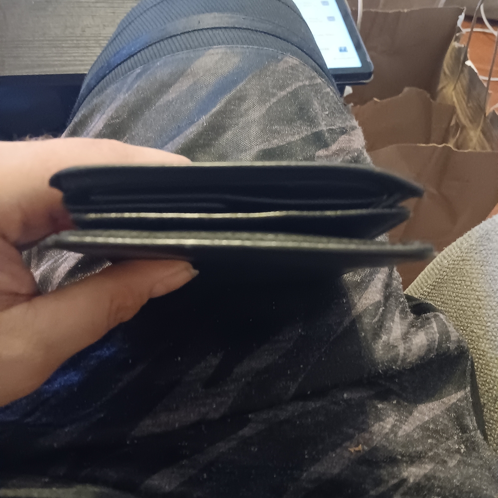 Louis Vuitton Taiga Black BiFold Unisex Wallet With No Peeling (EUC) - Picture 14 of 15